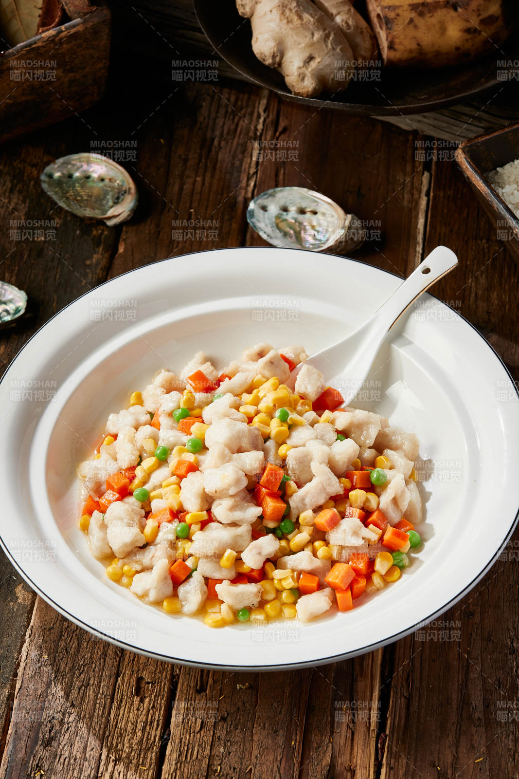 胡萝卜丁玉米粒青豆烩草鱼粒图片