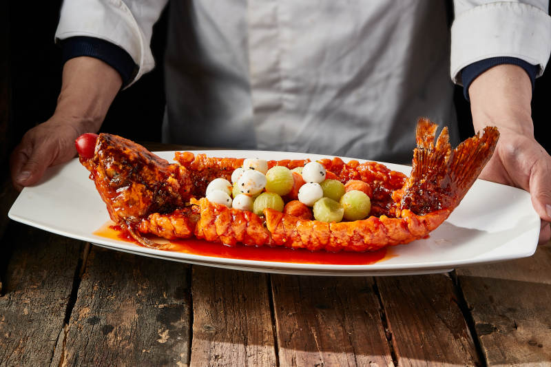 乘风破浪船型糖醋大鲤鱼图片