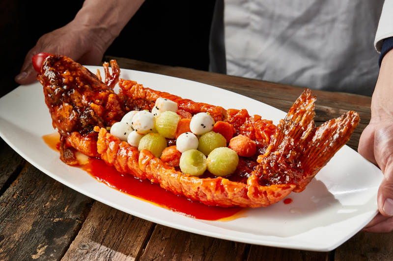 乘风破浪船型糖醋大鲤鱼图片