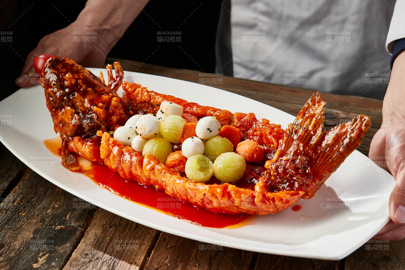 乘风破浪船型糖醋大鲤鱼图片