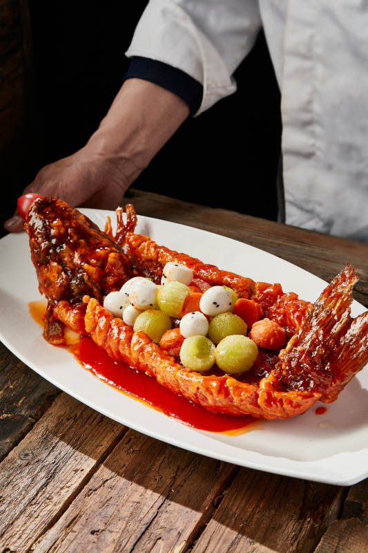 乘风破浪船型糖醋大鲤鱼图片