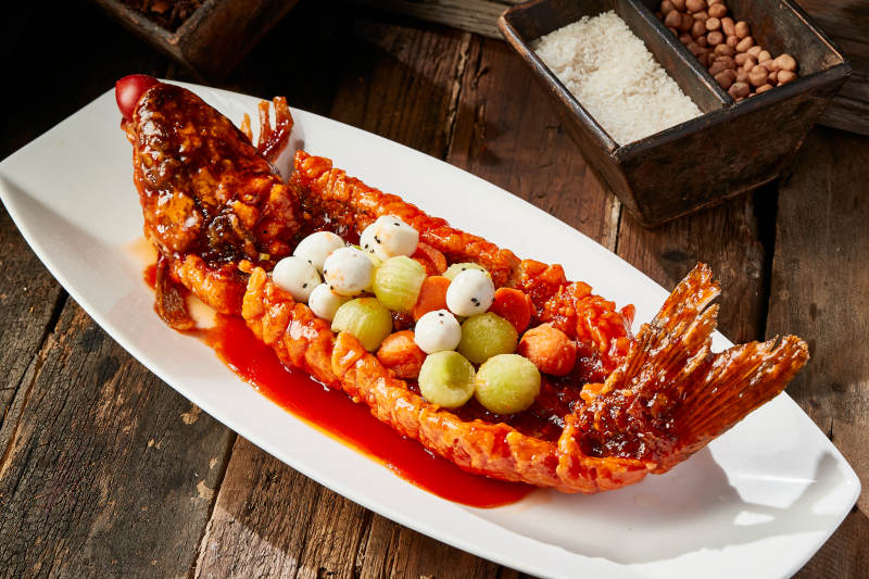 乘风破浪船型糖醋大鲤鱼图片