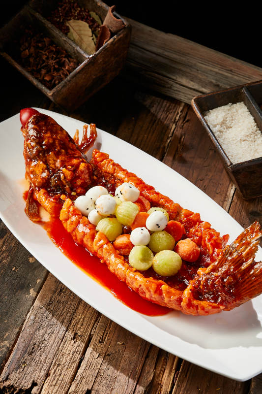 乘风破浪船型糖醋大鲤鱼图片