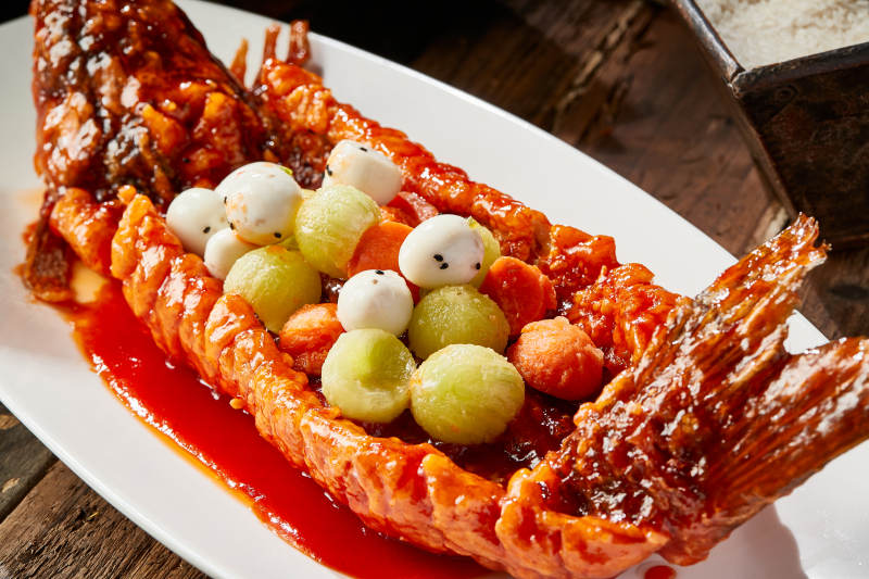 乘风破浪船型糖醋大鲤鱼图片