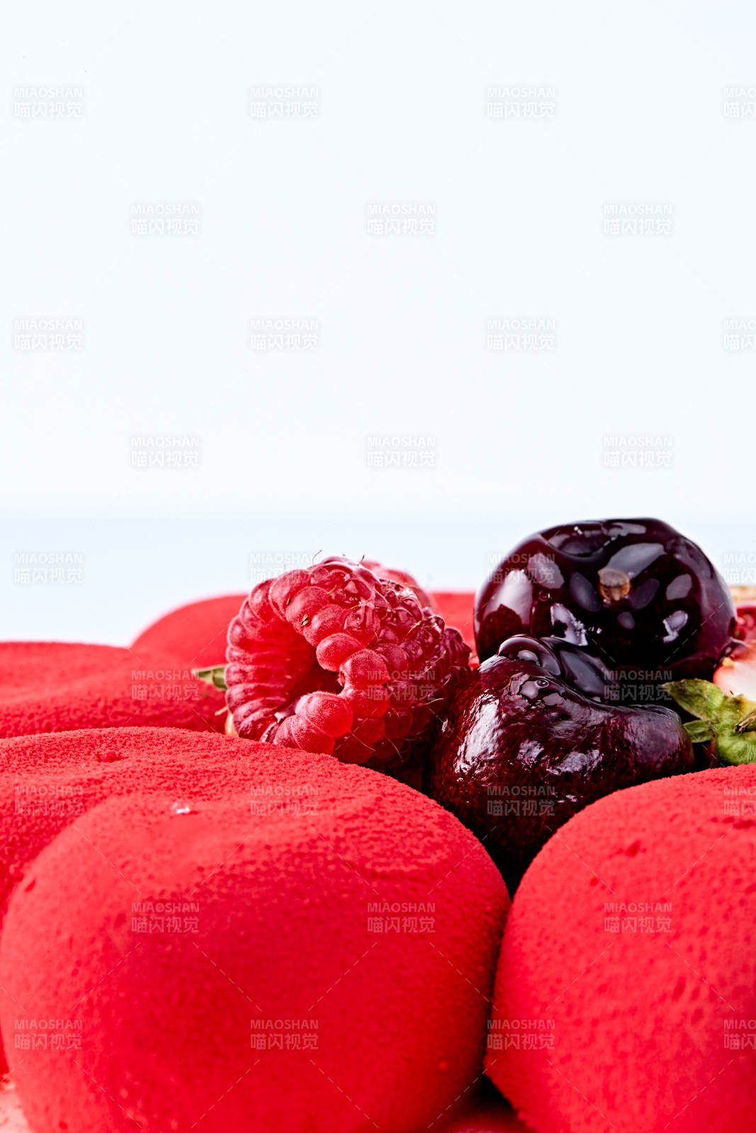 鲜水果抹茶心形奶油慕斯蛋糕图片