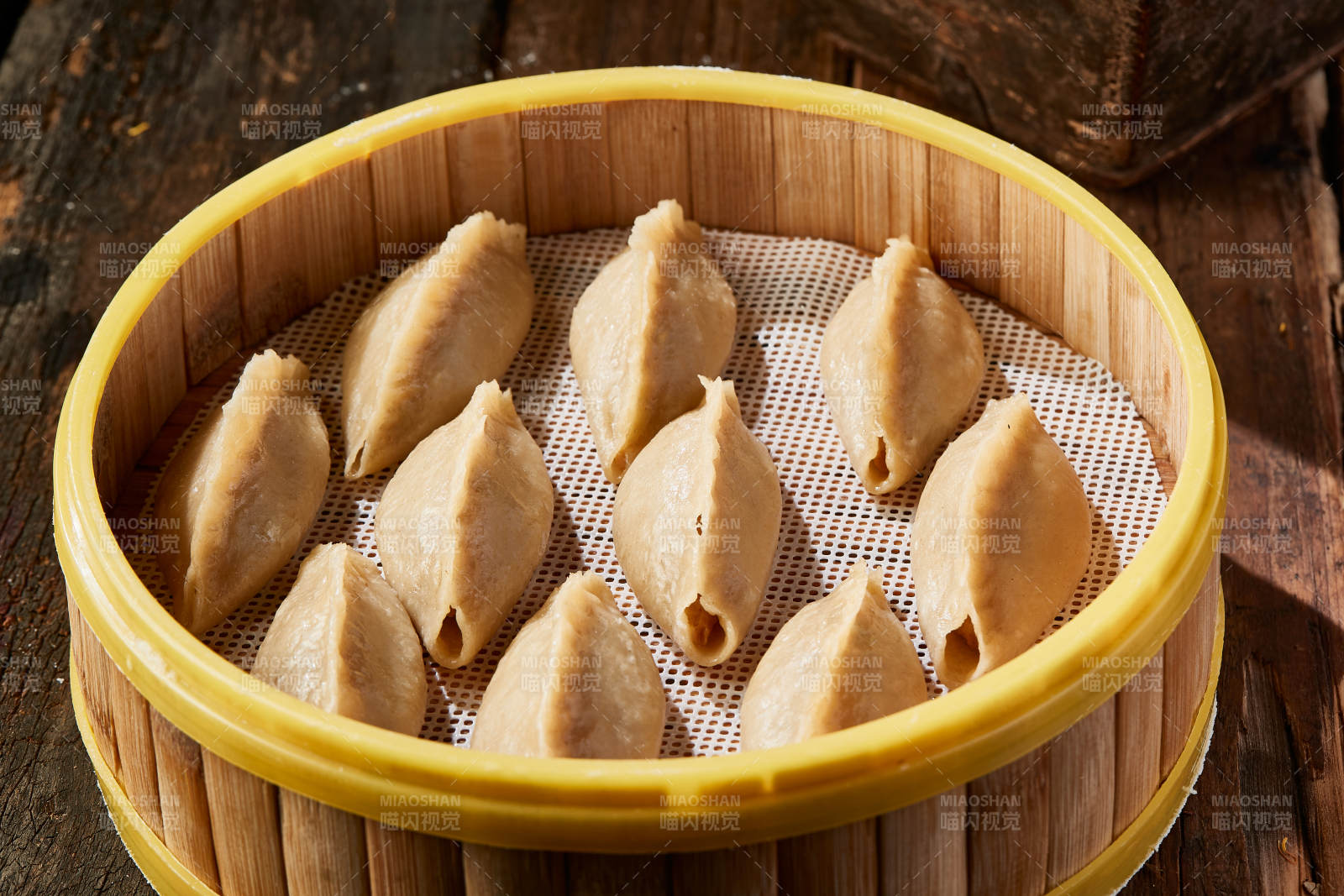 粗粮莜面鱼肉馅蒸饺图片