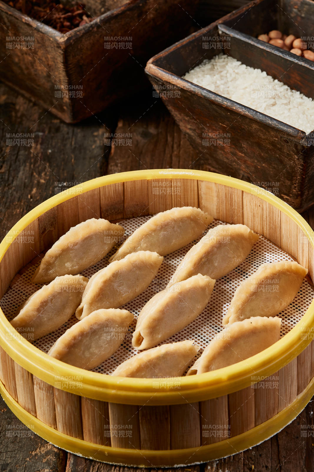 粗粮莜面鱼肉馅蒸饺图片