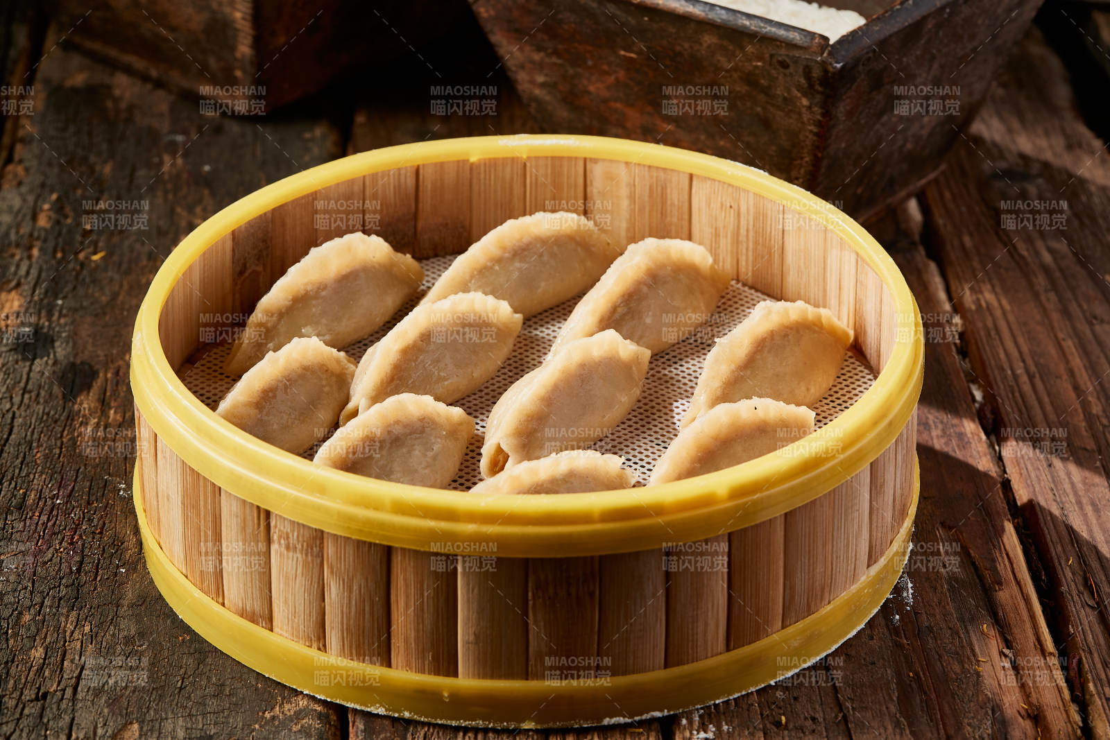 粗粮莜面鱼肉馅蒸饺图片