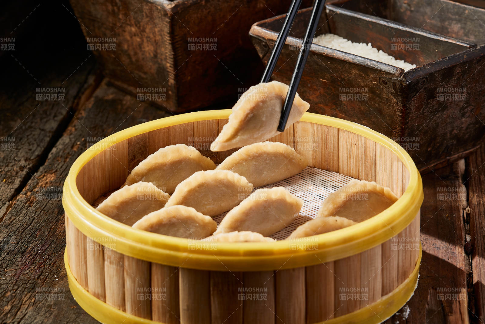 粗粮莜面鱼肉馅蒸饺图片