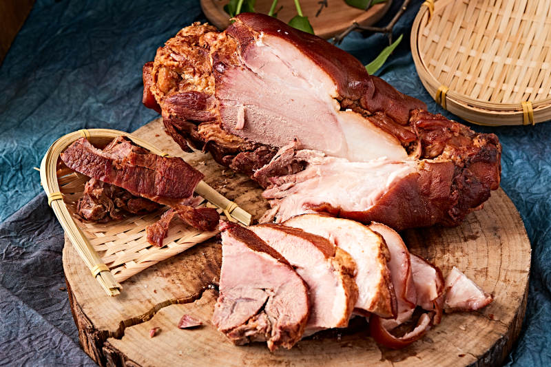 古法烟熏大猪肘肘子图片