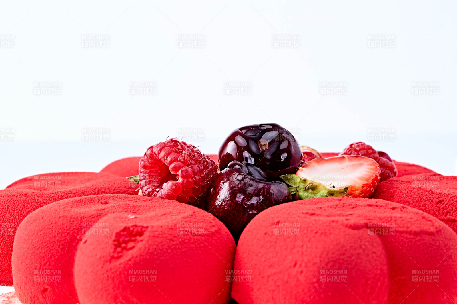 鲜水果抹茶心形奶油慕斯蛋糕图片