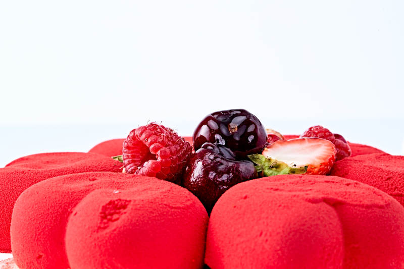 鲜水果抹茶心形奶油慕斯蛋糕图片