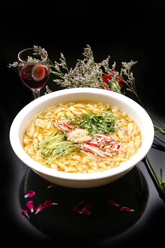 酸汤菜丝蒜香面蝌蚪图片