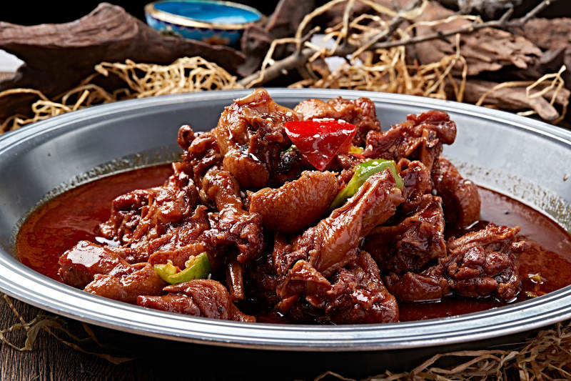 红焖铁锅炖柴鸡块图片