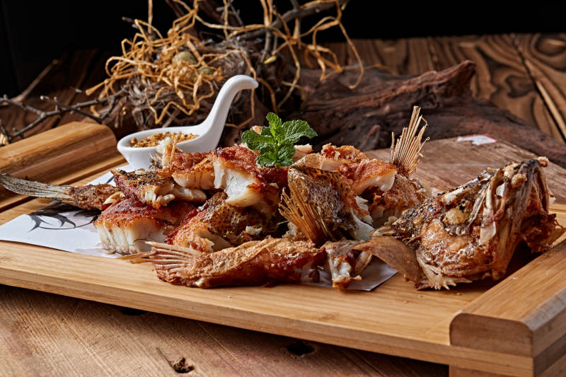 手撕炭烤桂鱼图片