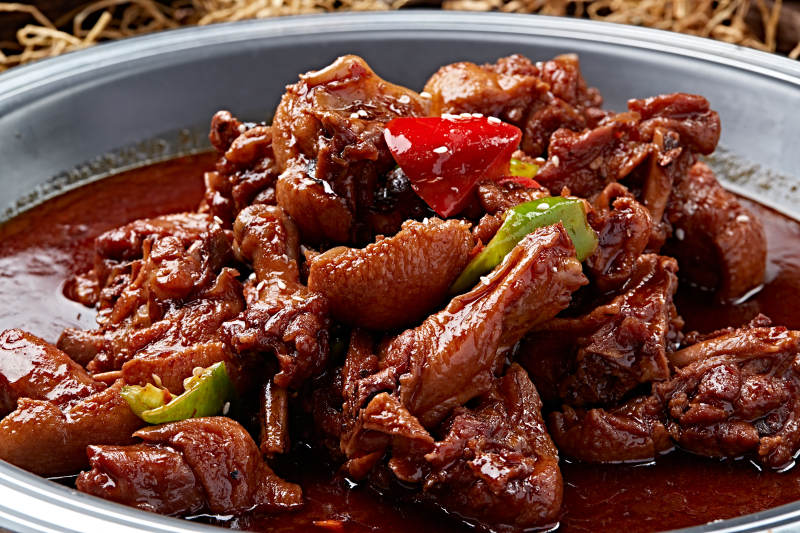 红焖铁锅炖柴鸡块图片