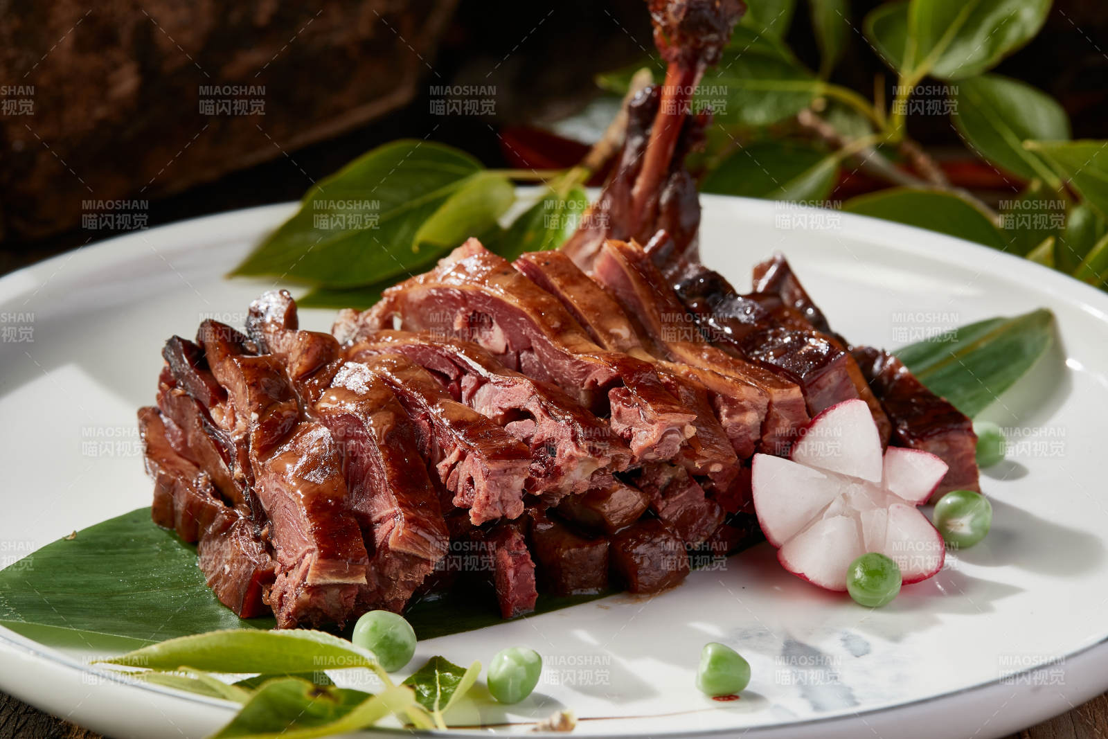 半只分切酱鸡图片