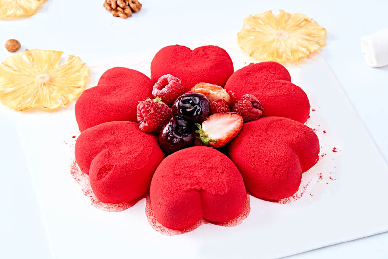 鲜水果抹茶心形奶油慕斯蛋糕图片