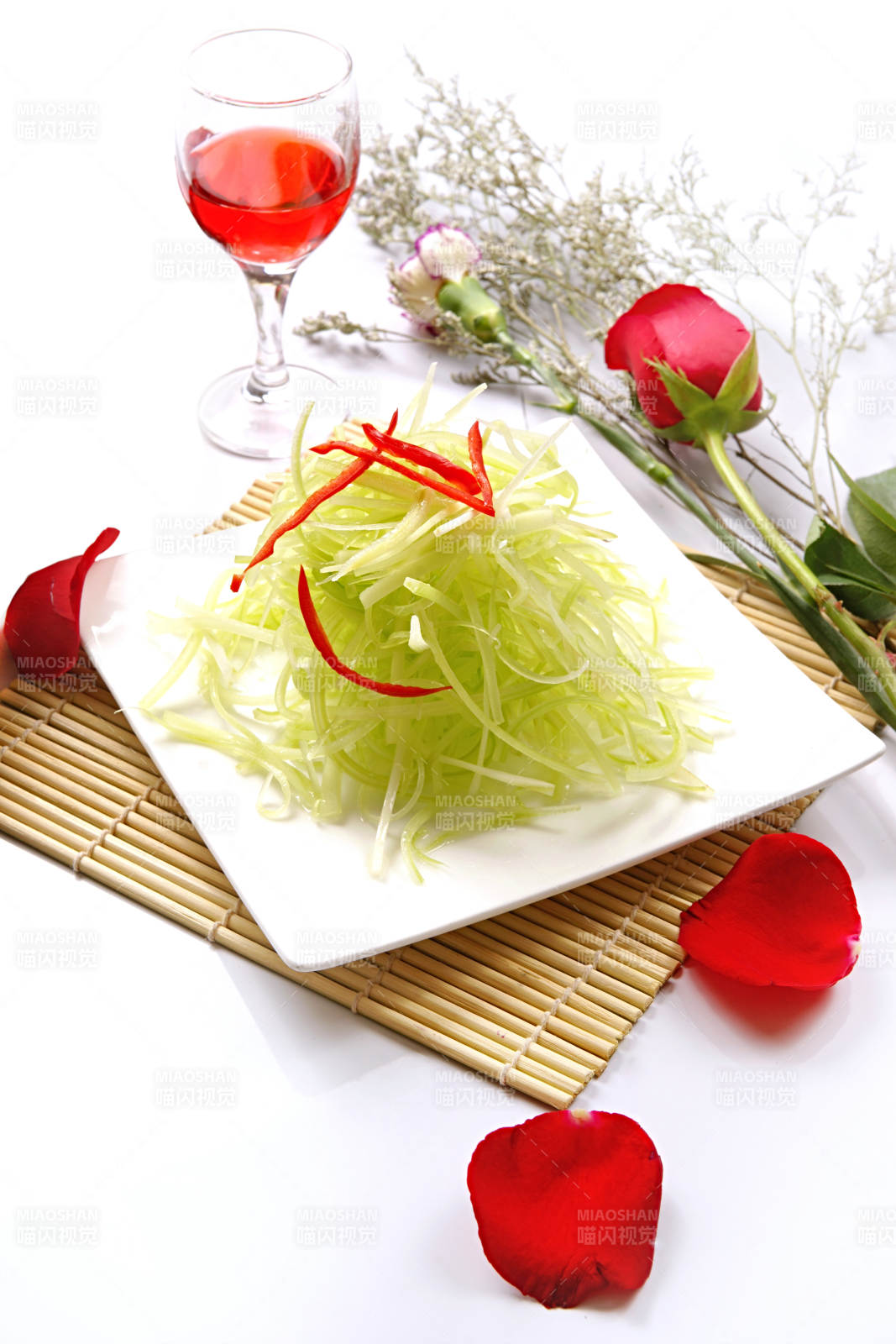 凉拌西芹丝图片