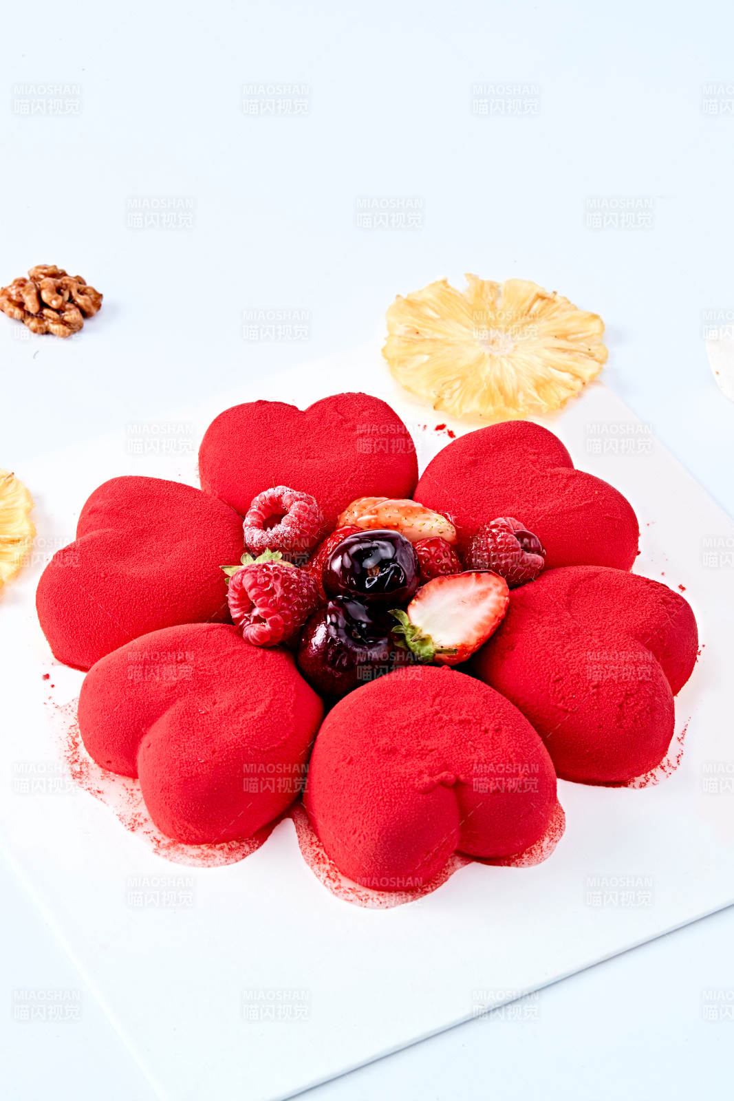 鲜水果抹茶心形奶油慕斯蛋糕图片