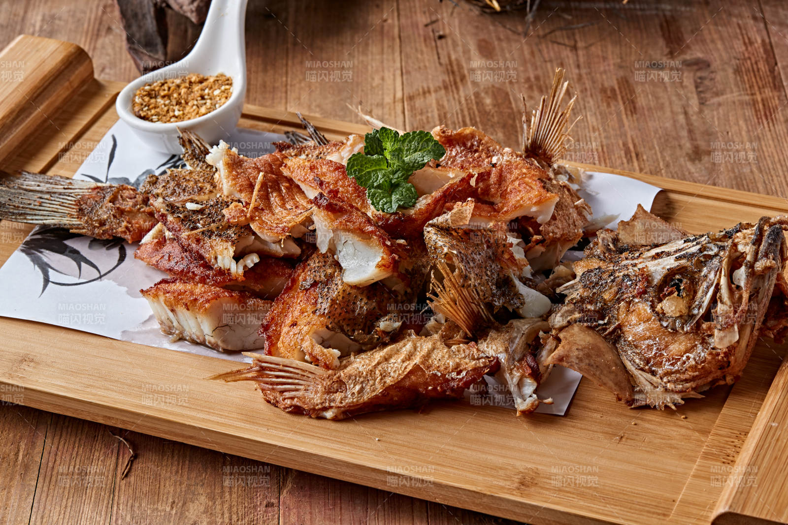 手撕炭烤桂鱼图片