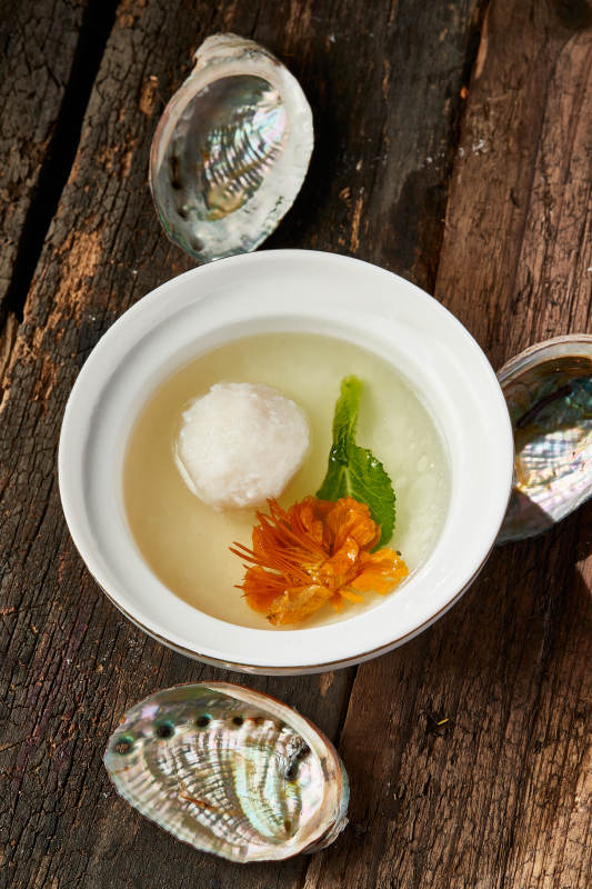 位菜野生草鱼丸炖煮金莲花图片