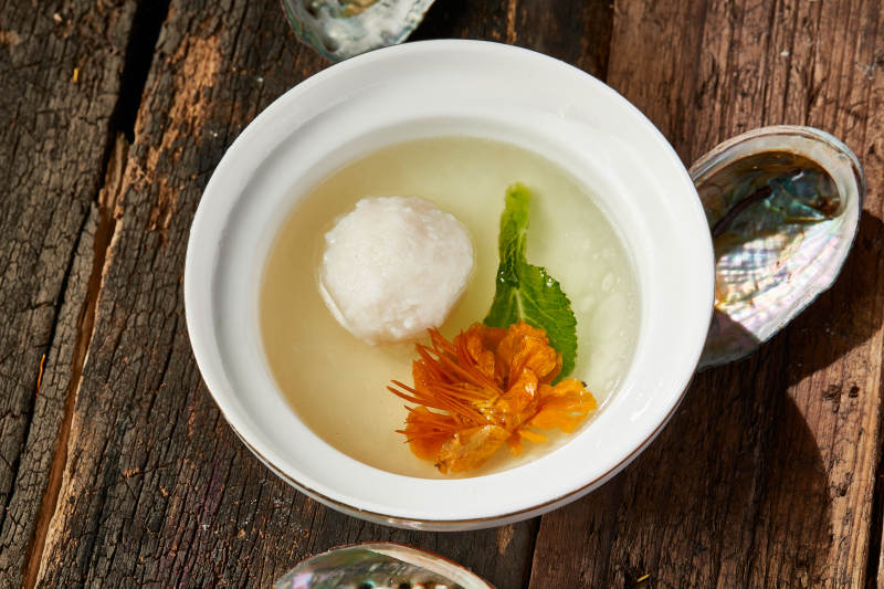 位菜野生草鱼丸炖煮金莲花图片