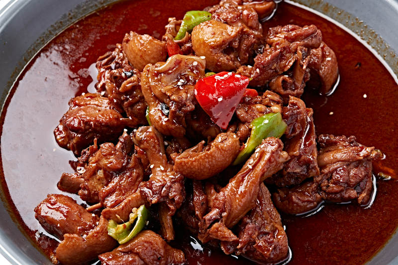 红焖铁锅炖柴鸡块图片