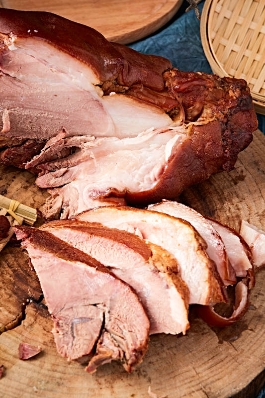 古法烟熏大猪肘肘子图片