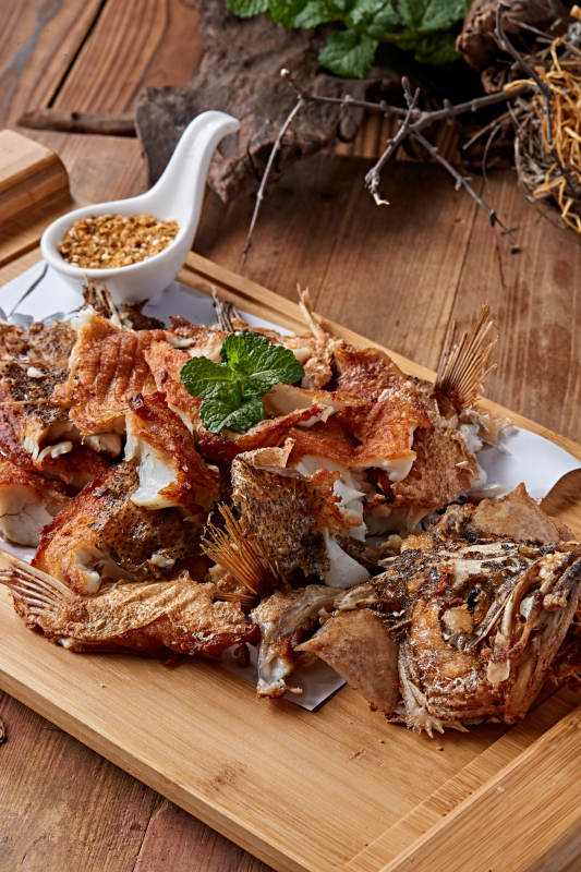 手撕炭烤桂鱼图片