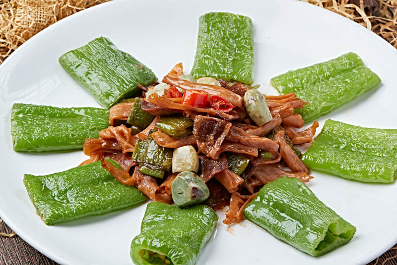 米椒腊八蒜鸭板肠配虎皮辣椒图片