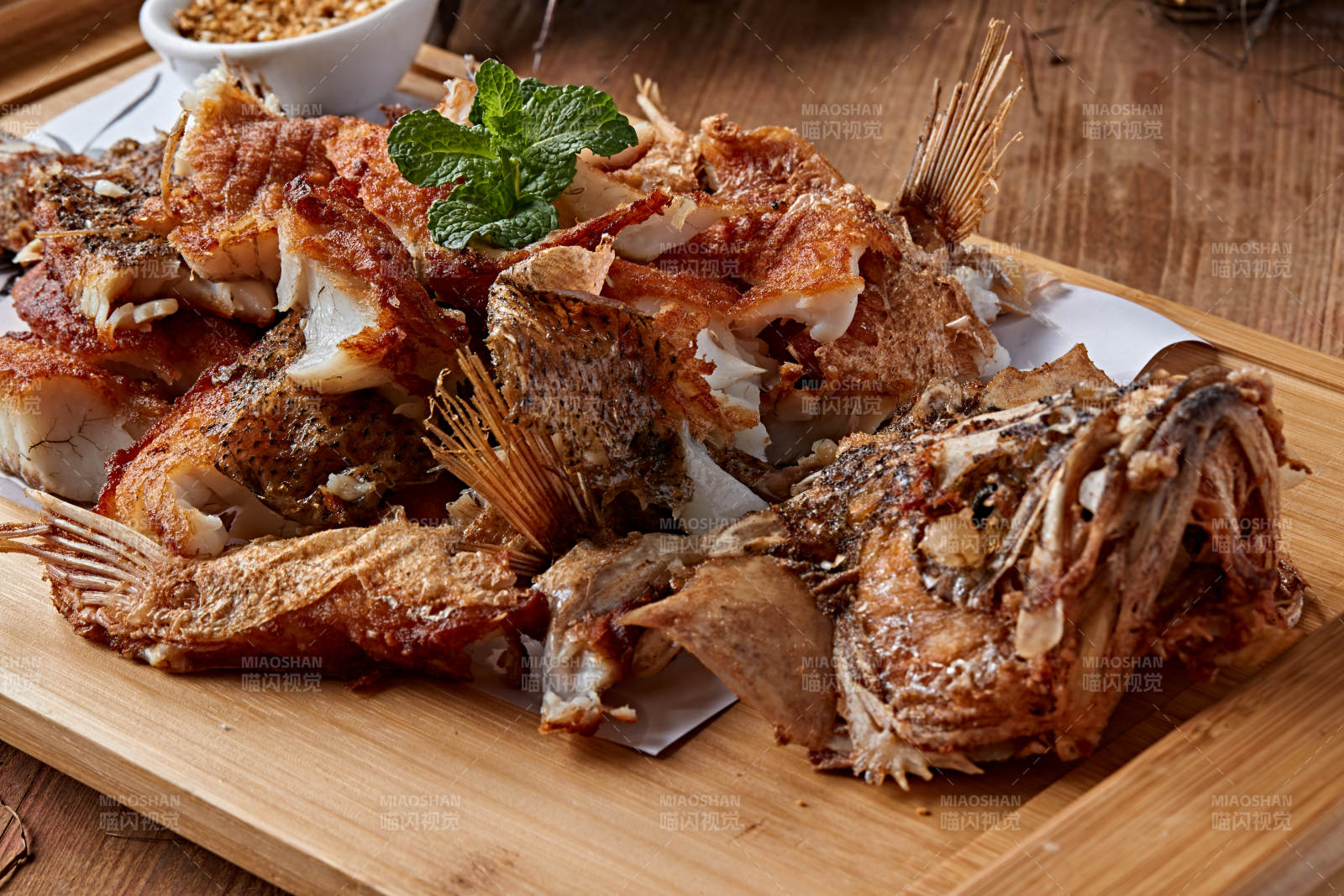 手撕炭烤桂鱼图片