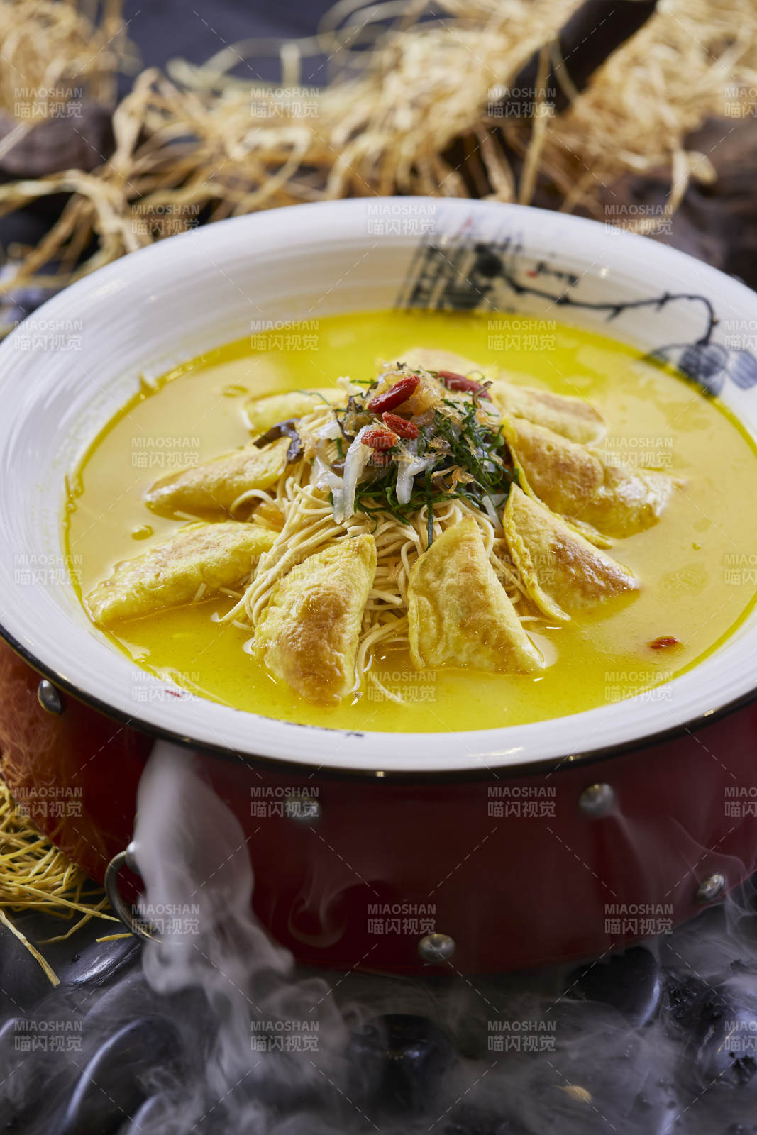 浓汤大烫干丝配虾肉蛋饺图片