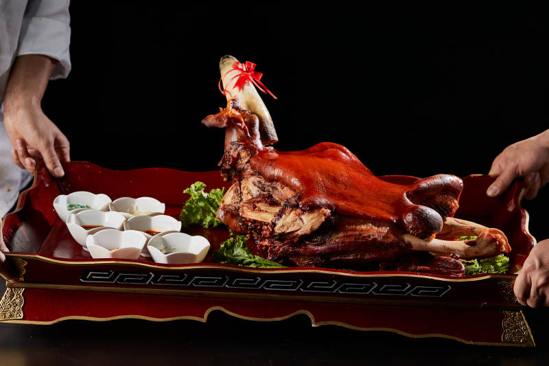 草原蒙餐卤味半只黄牛头图片