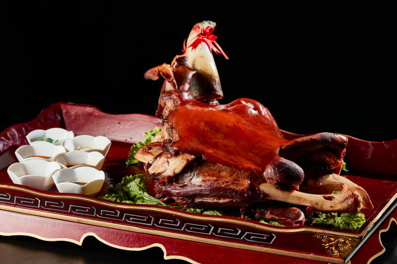 草原蒙餐卤味半只黄牛头图片