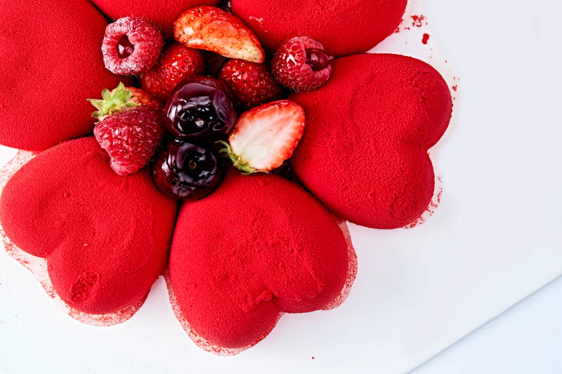 鲜水果抹茶心形奶油慕斯蛋糕图片