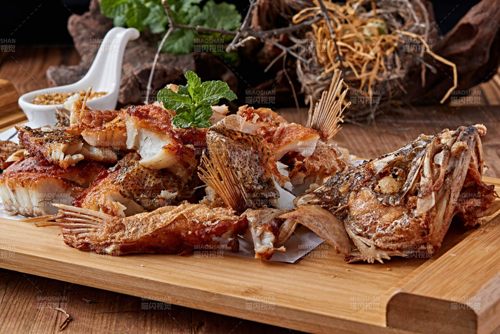 手撕炭烤桂鱼图片