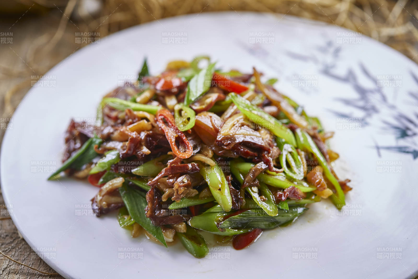 尖椒韭菜小炒猪头肉图片