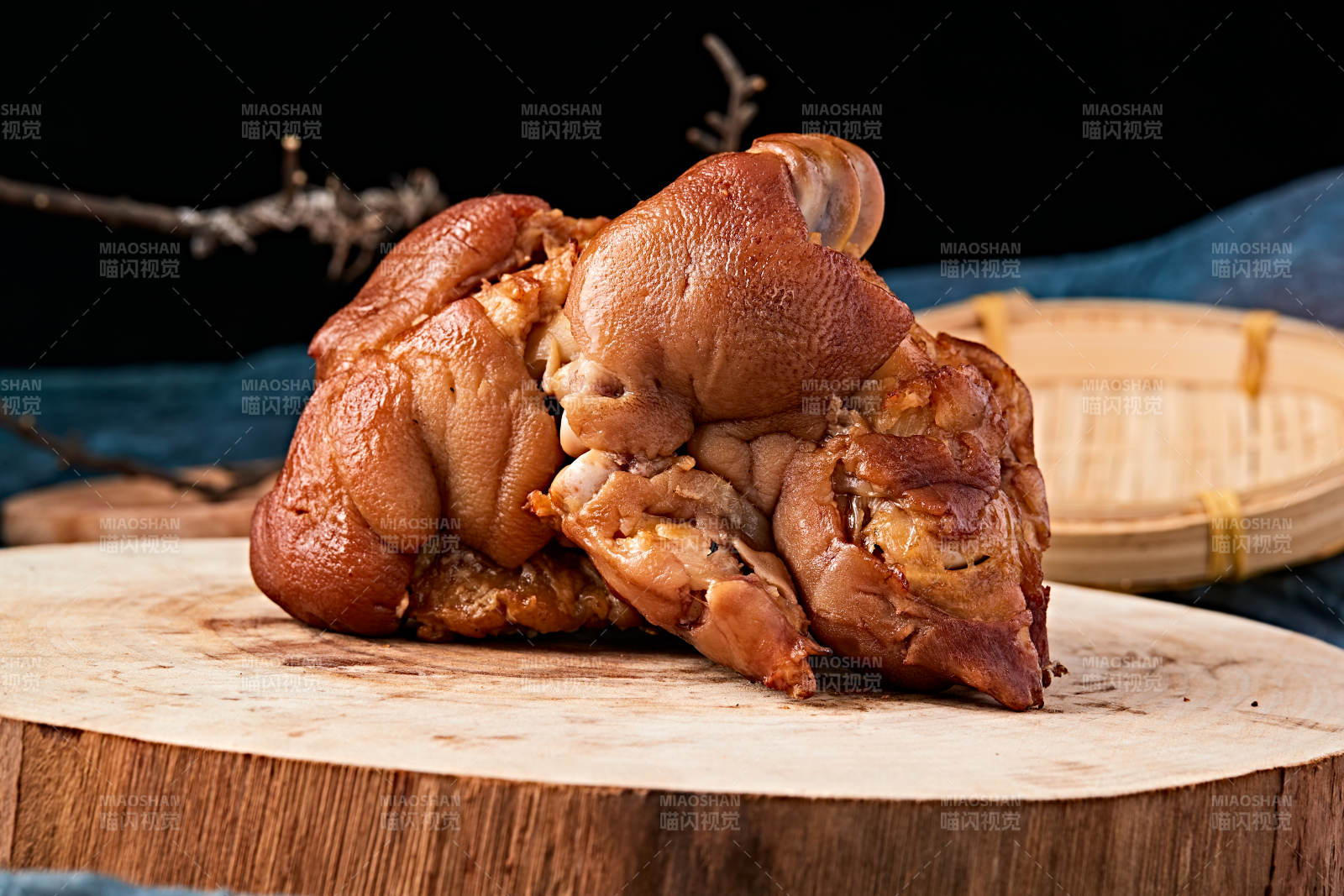美味熏酱猪蹄图片