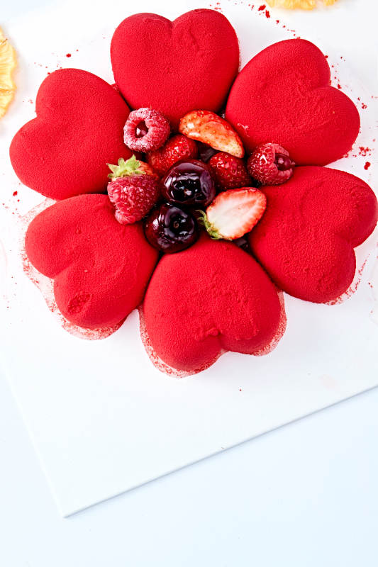 鲜水果抹茶心形奶油慕斯蛋糕图片