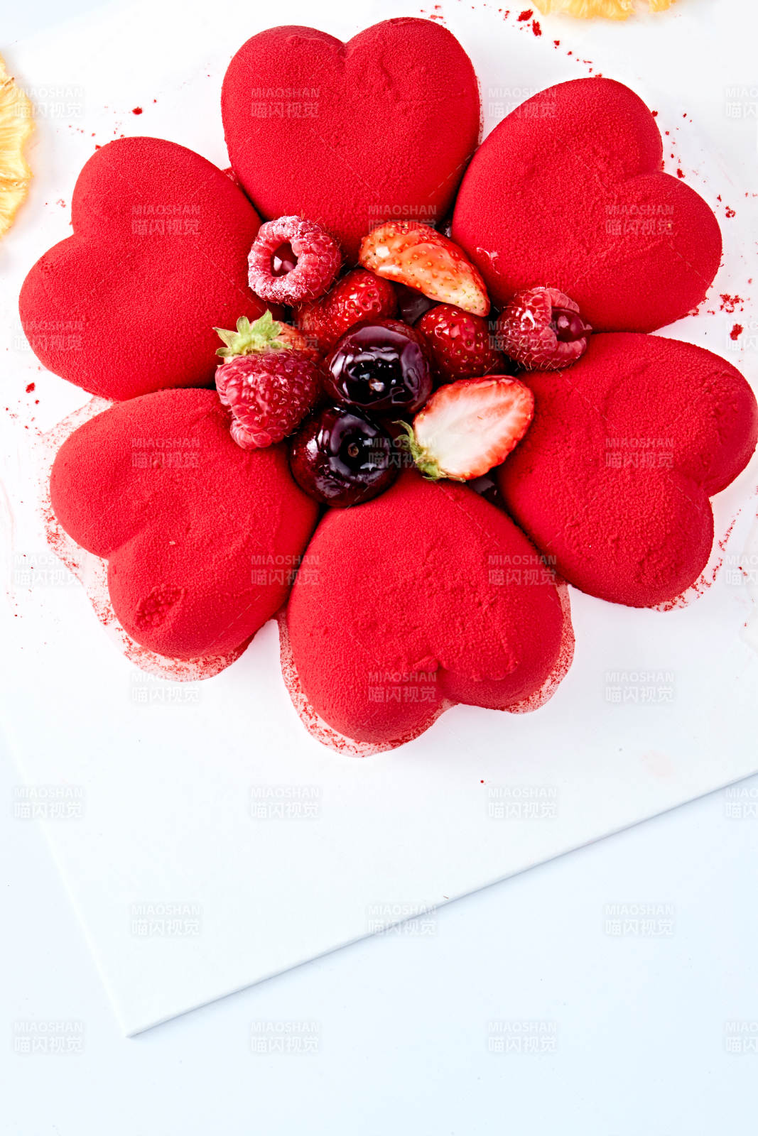 鲜水果抹茶心形奶油慕斯蛋糕图片