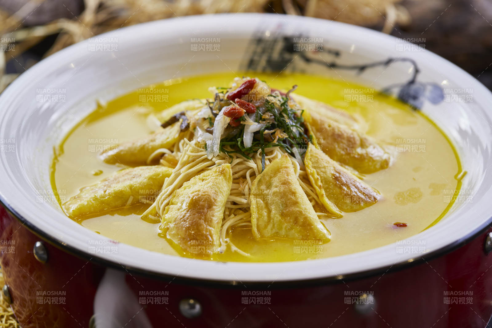 浓汤大烫干丝配虾肉蛋饺图片