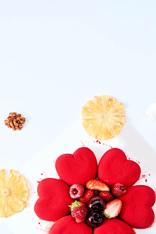 鲜水果抹茶心形奶油慕斯蛋糕图片