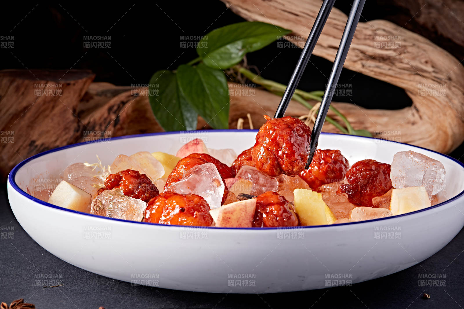 冰镇水晶果味凤梨咕咾肉图片