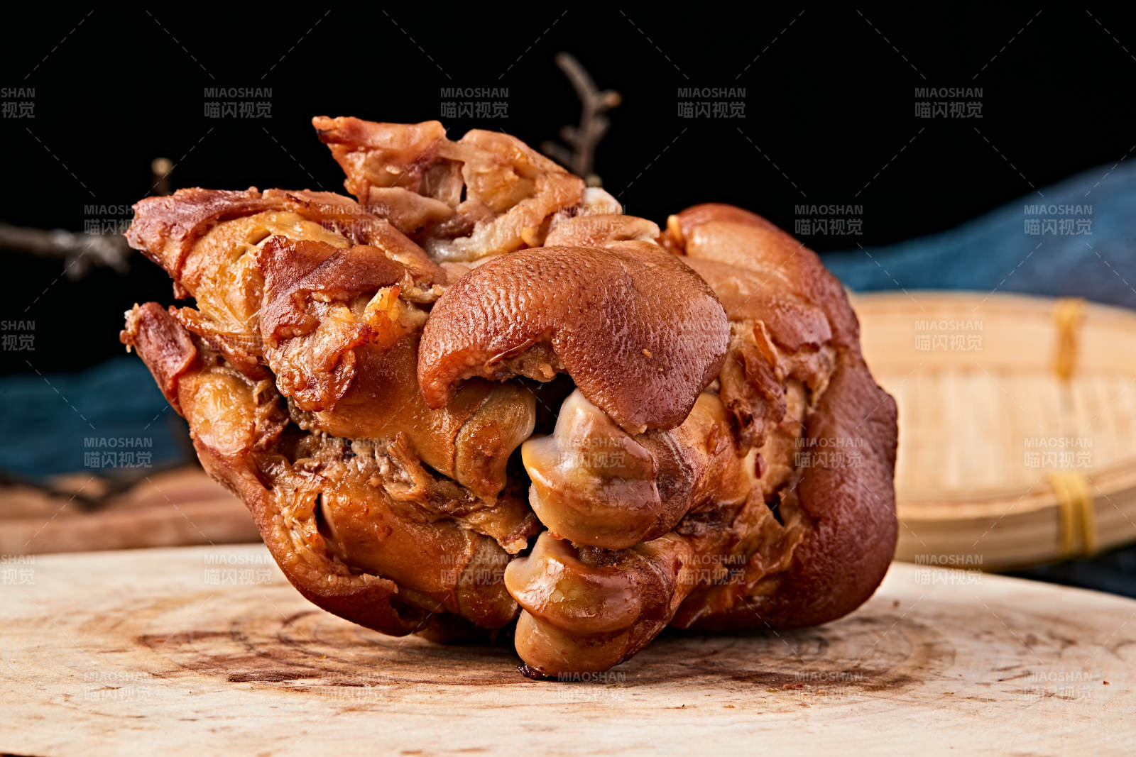 美味熏酱猪蹄图片