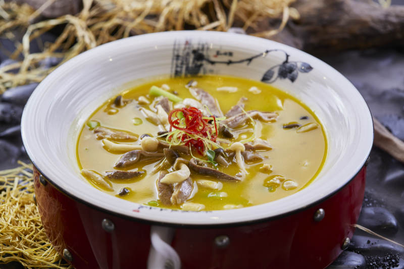 酸汤猪肚白玉菇图片