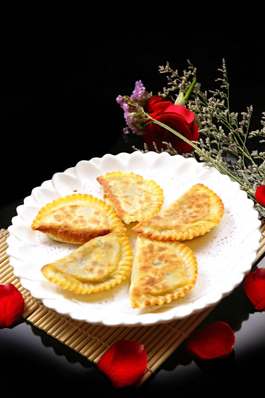 油煎韭菜鸡蛋素盒子图片