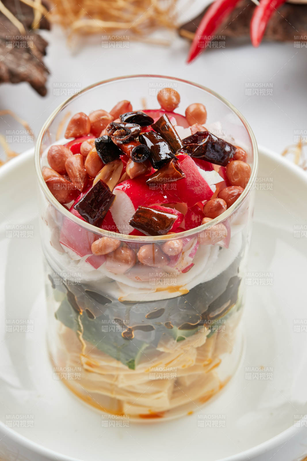 玻璃樽浇汁果仁腐竹木耳拌时蔬图片