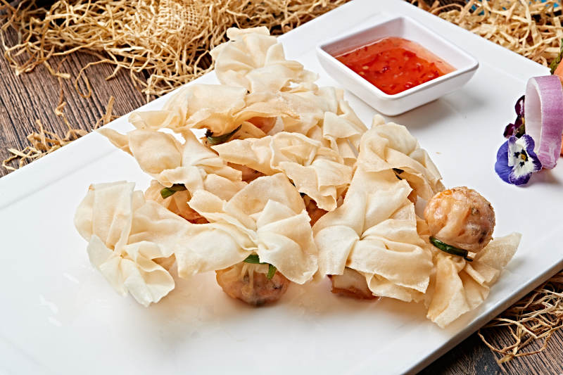 油炸虾肉馅口袋馄饨图片