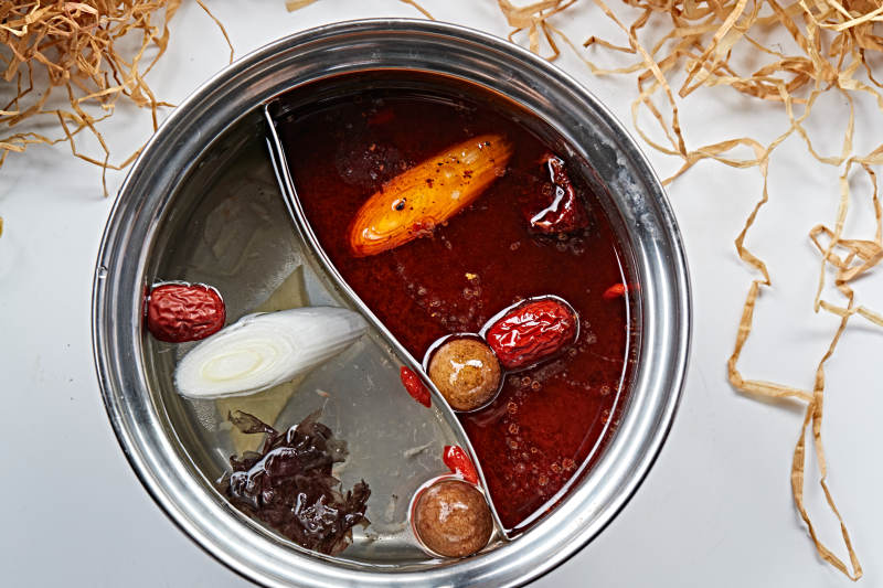 旋转自助小火锅鸳鸯汤底图片